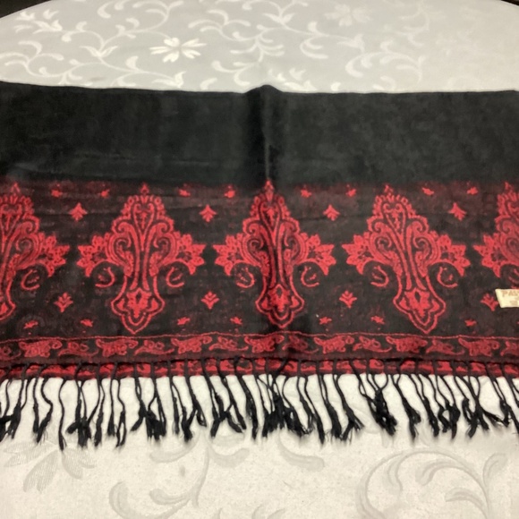 PASHMINA lovely black n red shawl. Softest ever ❤️🖤 - Picture 5 of 6